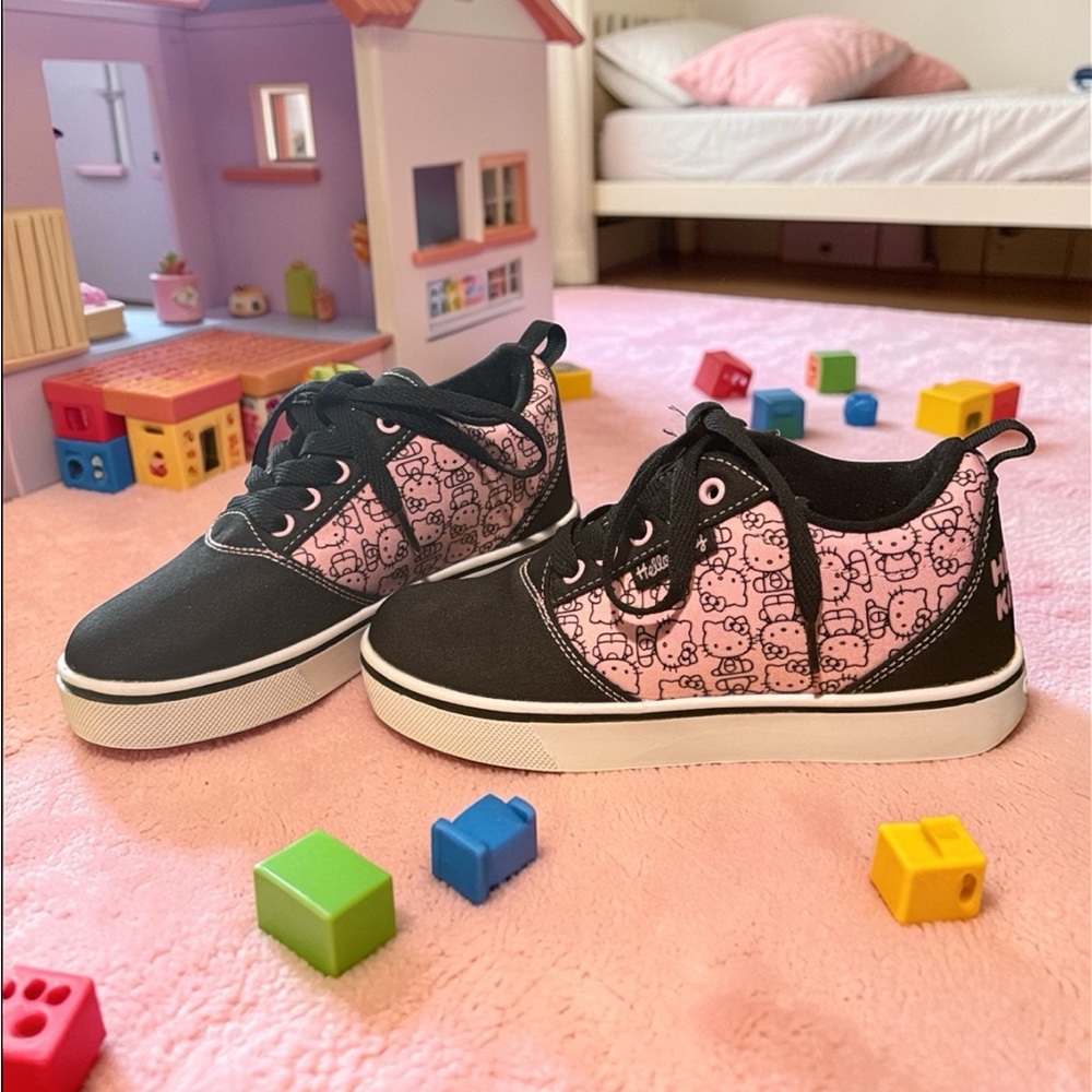 Hello Kitty Heelys - Black and Pink Size 2